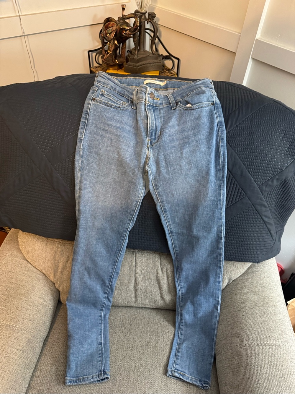 Title / Style Name: Levi's 711 Skinny Jeans
 Size: Women's W25 L28 (Waist: 25 in